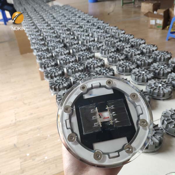 China Aluminum Embedded Cable Connected Solar Road 